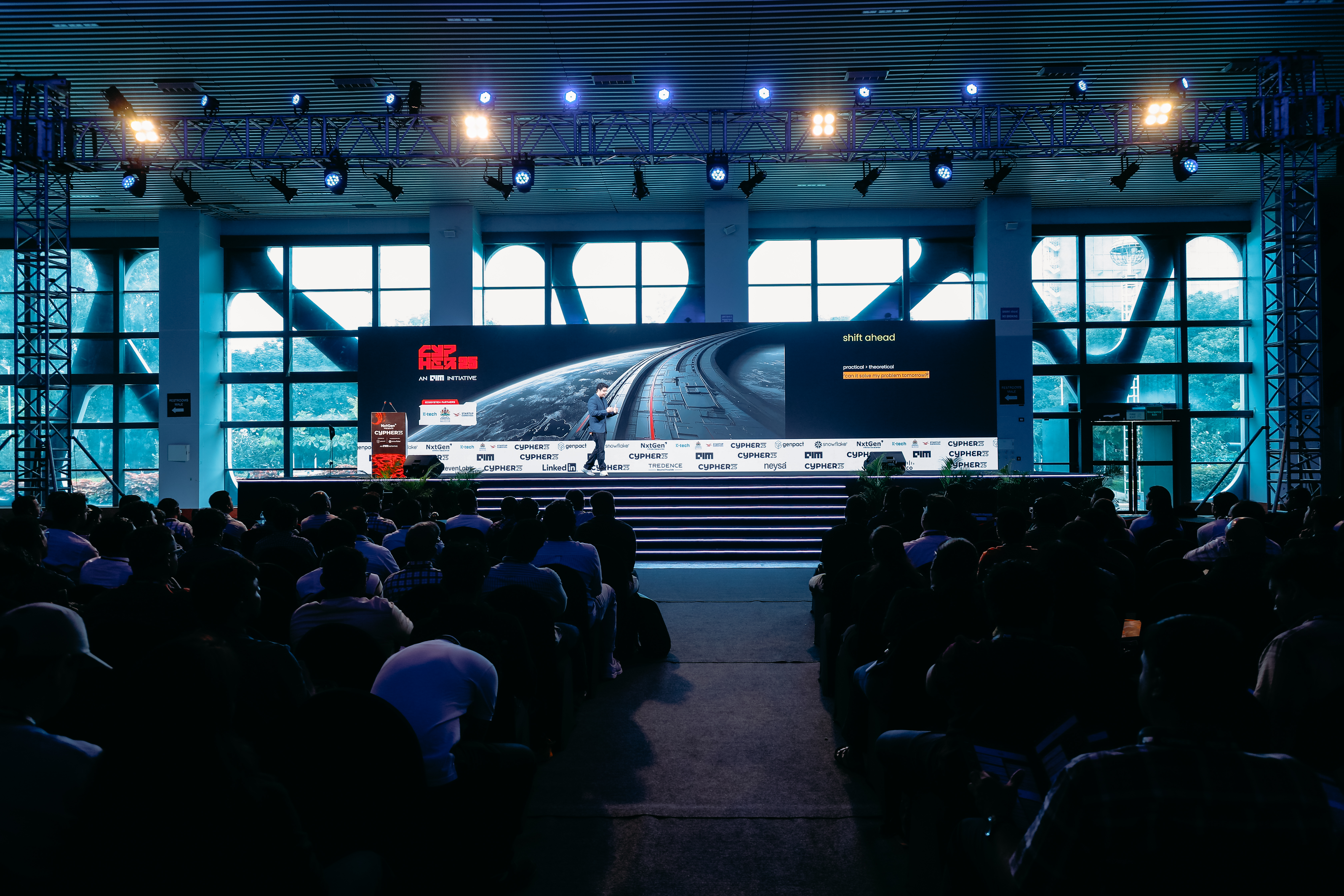 Industry-leading keynote speeches and panels